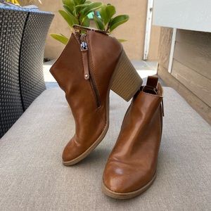 DV ankle booties